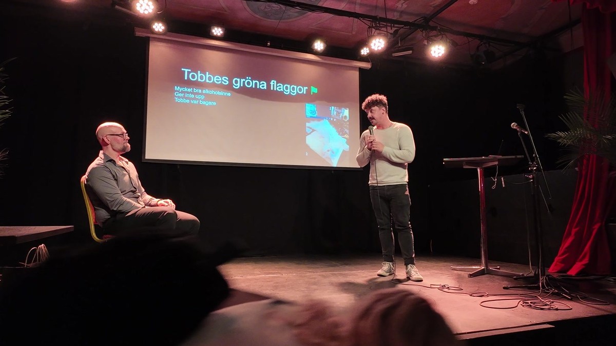 Tobbe på scen under pitchen, bild 2